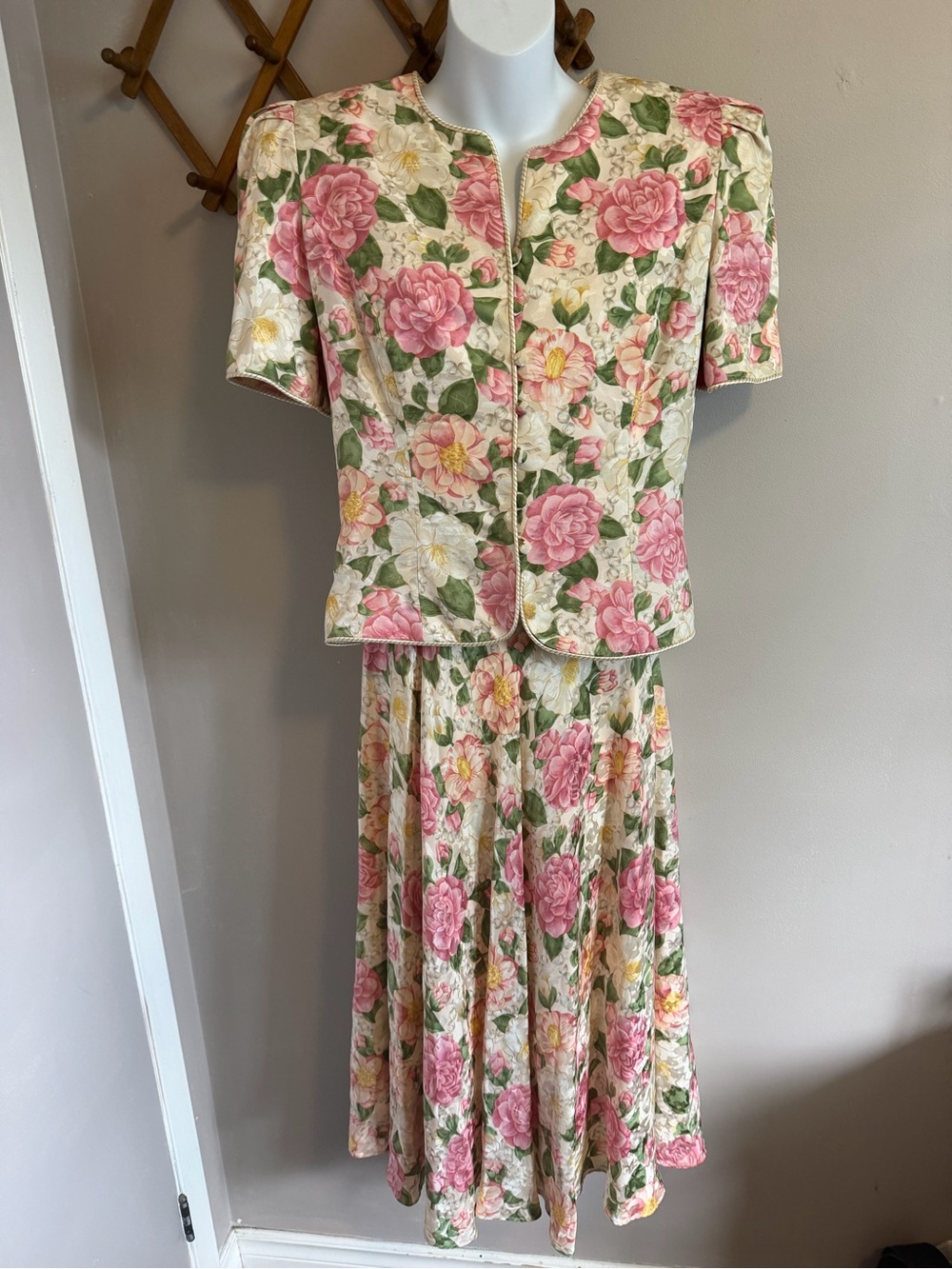 Maggy London Silk Floral Jacquard Blazer Skirt Suit Vintage  10 small fit